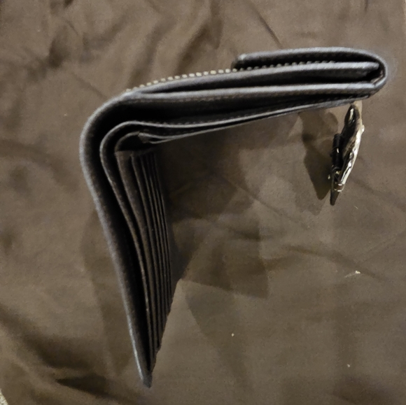 Coach Signature Fabric Trifold Wallet pre-owned - Picture 5 of 7